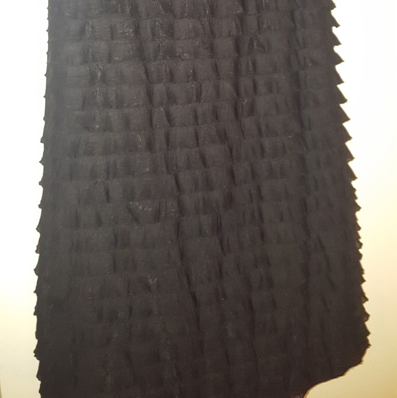 Layered skirt. Very nice - Picture 2 of 3